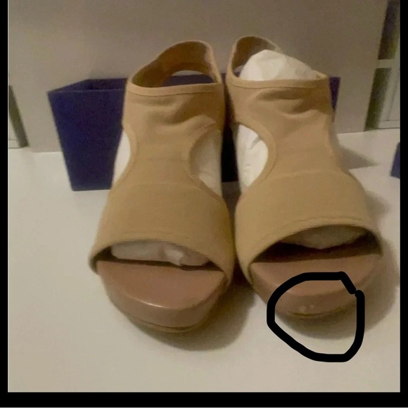 Stuart weitzmen soft starchy sandal with strong sole and heels chic and comfy - Picture 16 of 16
